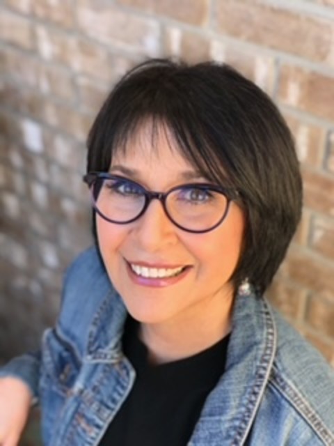Headshot of Angela Daniels