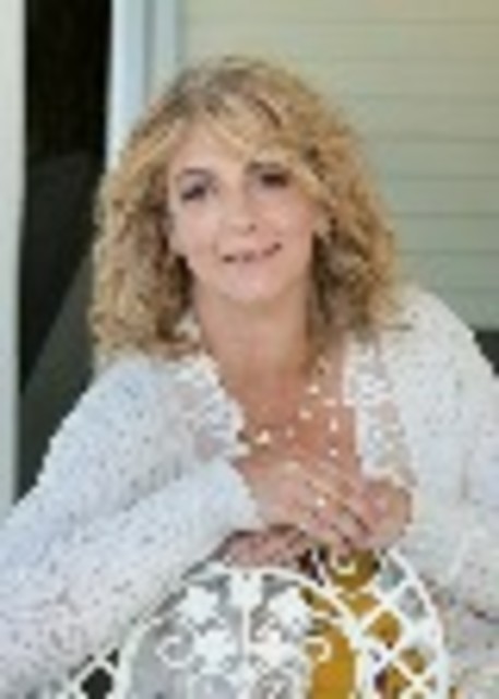 Headshot of Anna Harris
