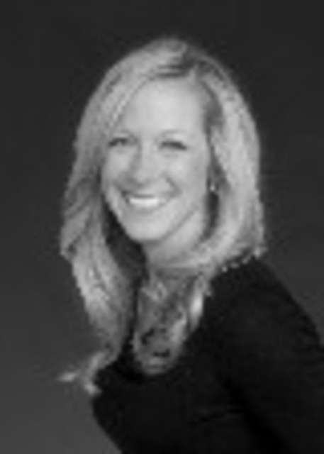 Headshot of Elizabeth Frydrych