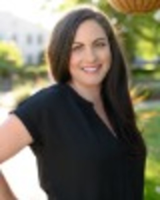 Headshot of Emily Kaplan