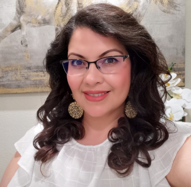 Headshot of Carmen Martinez-Calderon