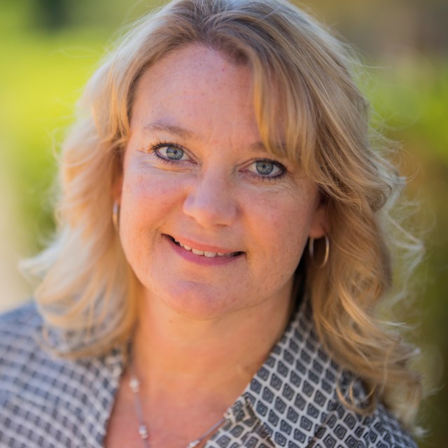 Headshot of Gina Plumb