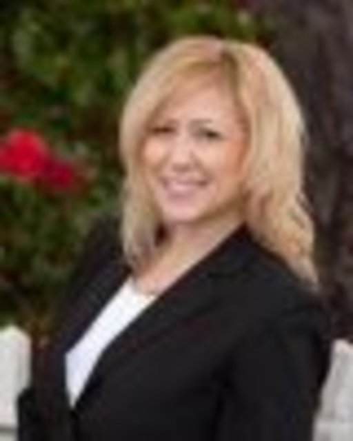 Headshot of Sandra Pisaro