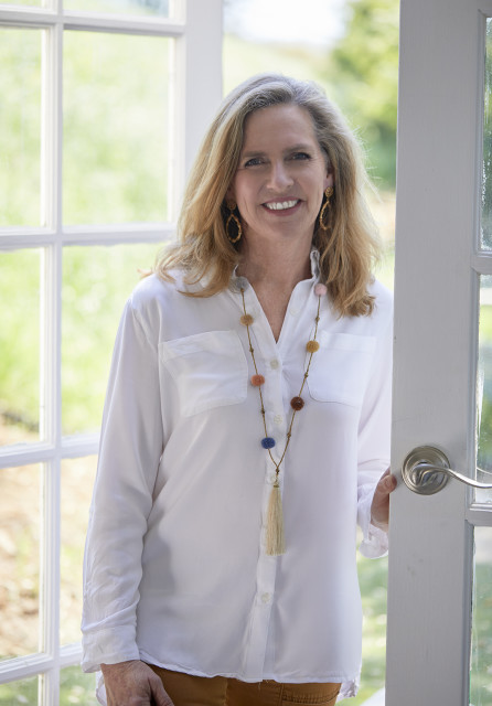 Headshot of Hilary Thomas