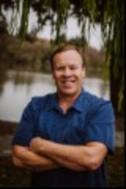 Headshot of Kenneth Zschach