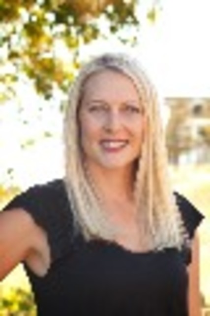 Headshot of Deanna Reis