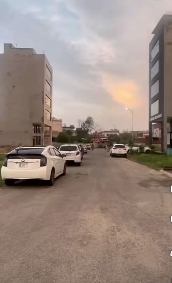8mrla commercial building for sale in DHA phase 8 Broadway block C 
