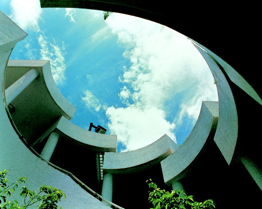 香港鰂魚涌康山發展項目（1980至約1987年）照片，顯示[住宅區?]樓梯井設計 ([約1987年]，[2000年代]數碼化) - 劉榮廣伍 ...