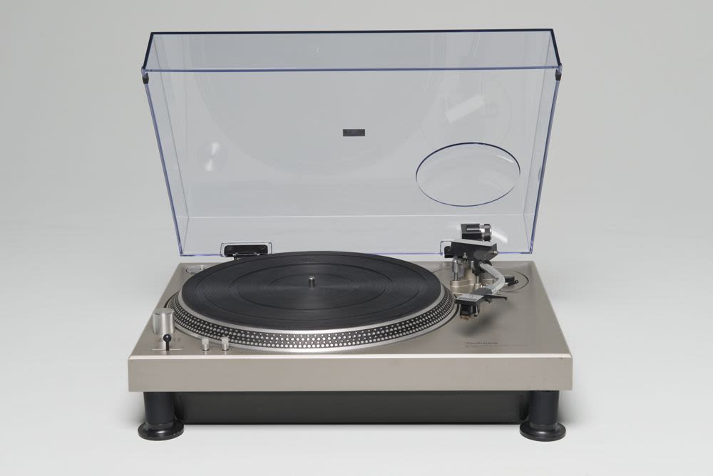 Technics黑膠唱機，SL-1200型(1973) - 國際工業設計株式會社