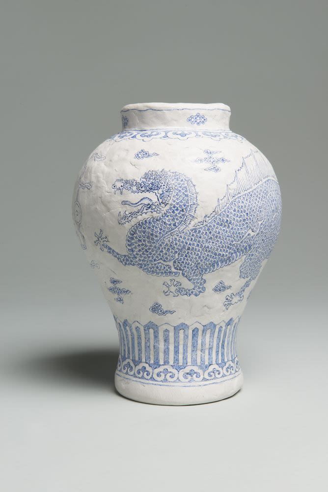 青花釉下彩白瓷棘龍紋罐#2 (2011) - 金範| 藏品| M+博物館