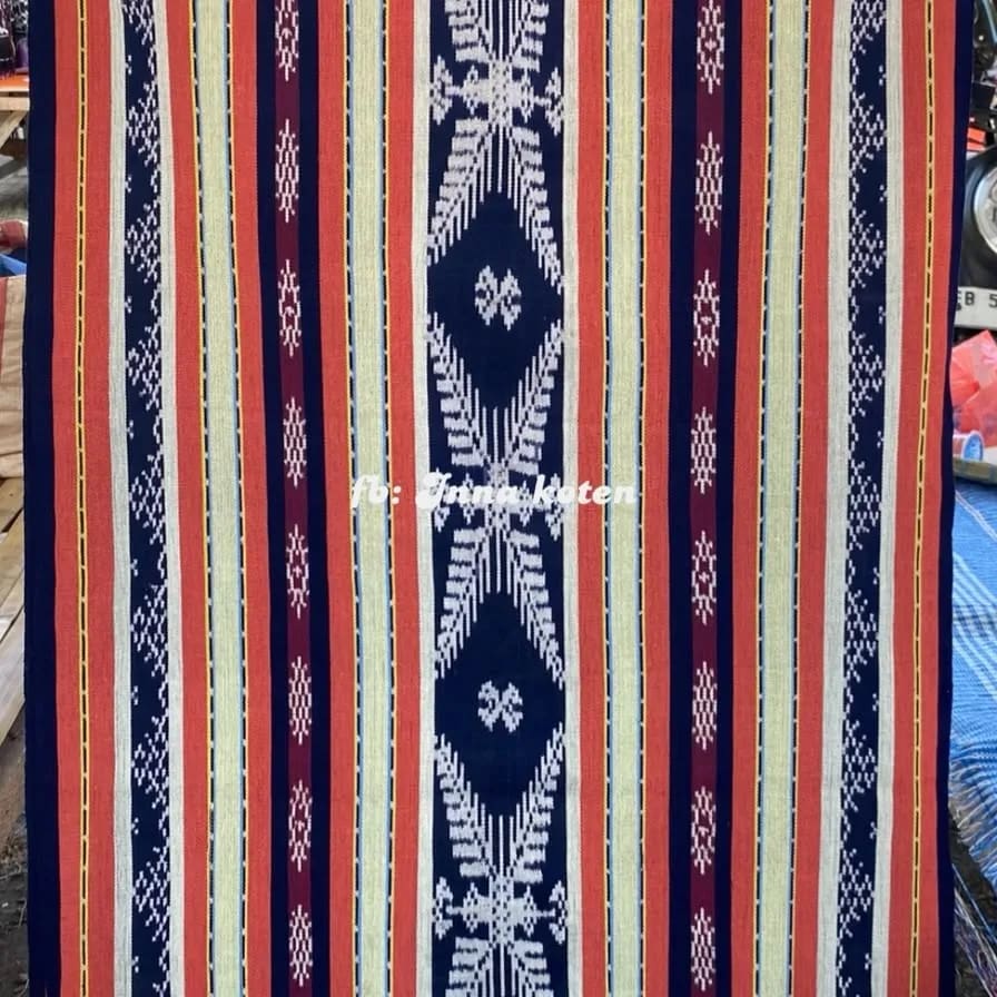 Sarung Tenun Alam Motif Belah Ketupat Merah Biru – SAIB005