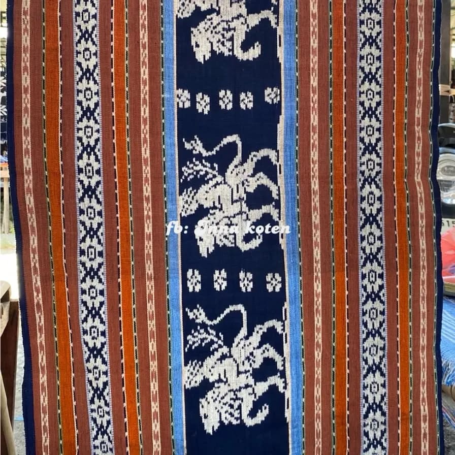 Sarung Tenun Alam Motif Floral dan Hewan Biru Cokelat – SAIB011