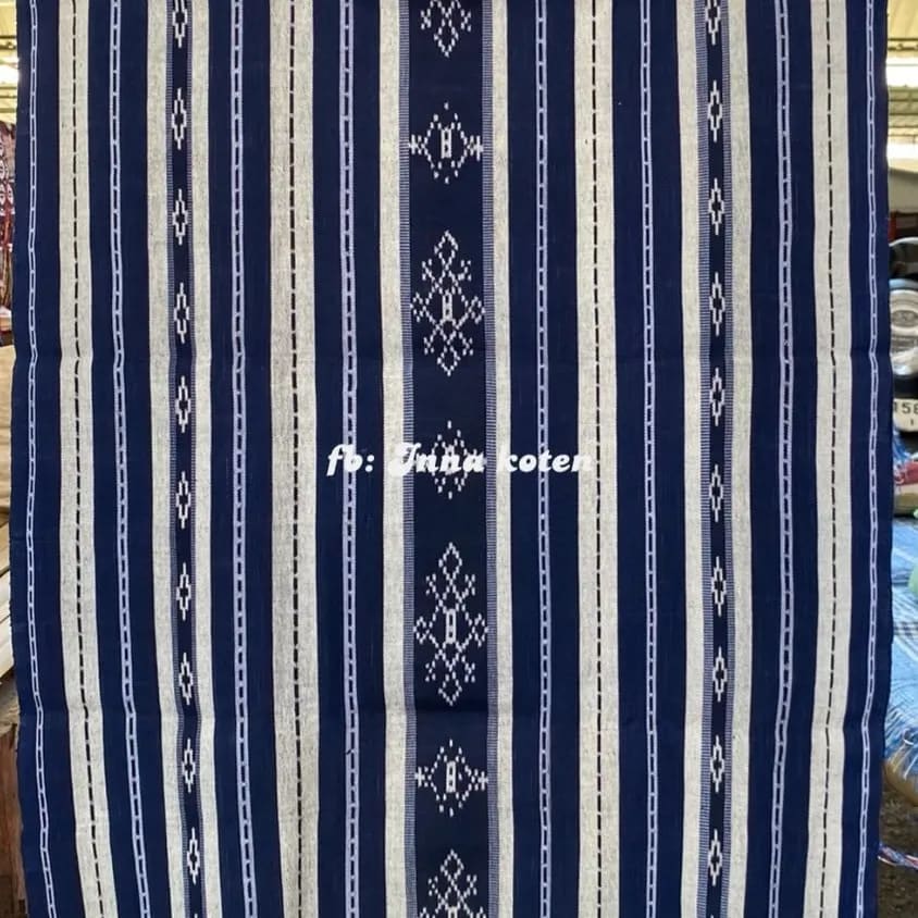 Sarung Tenun Alam Motif Geometris Biru Putih – SAIB012