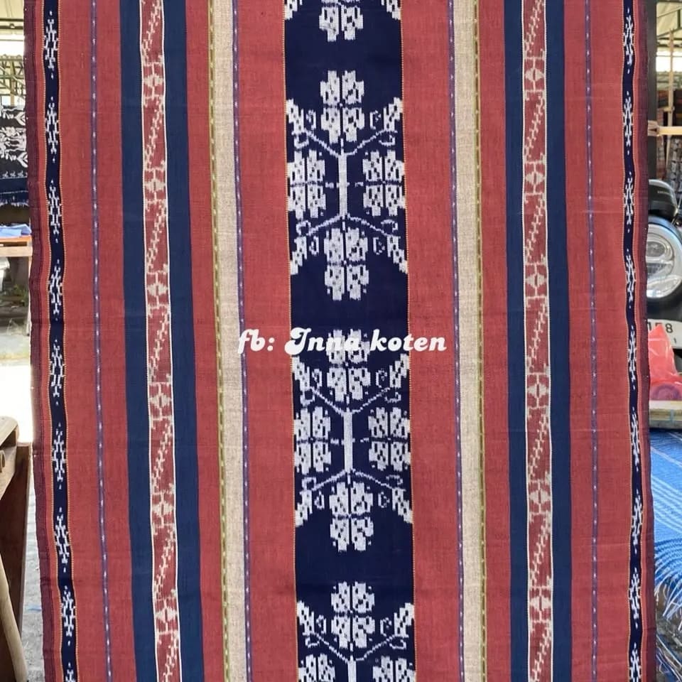 Sarung Tenun Alam Motif Floral Merah Biru – SAIB013