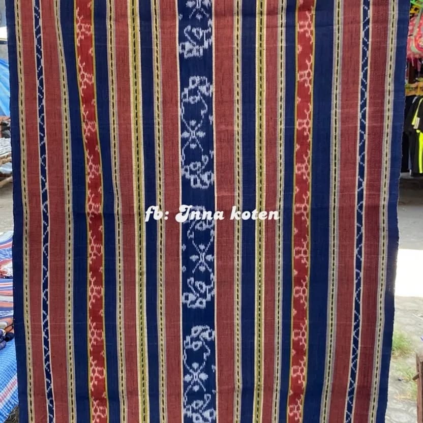 Sarung Tenun Alam Motif Floral Minimalis Biru Merah – SAIB015