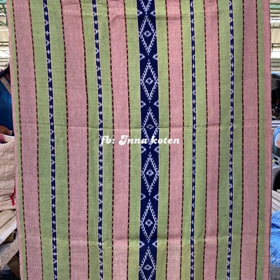 Sarung Tenun Alam Motif Belah Ketupat Hijau Merah Muda – SAIB017