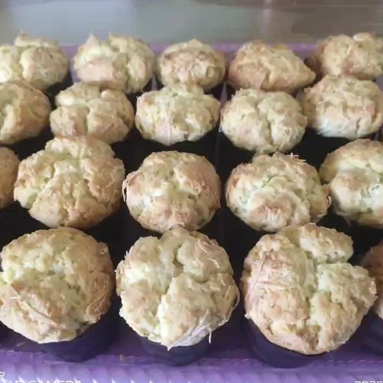 Muffin Keju dari Helen Roti & Cake di Maumere, Sikka