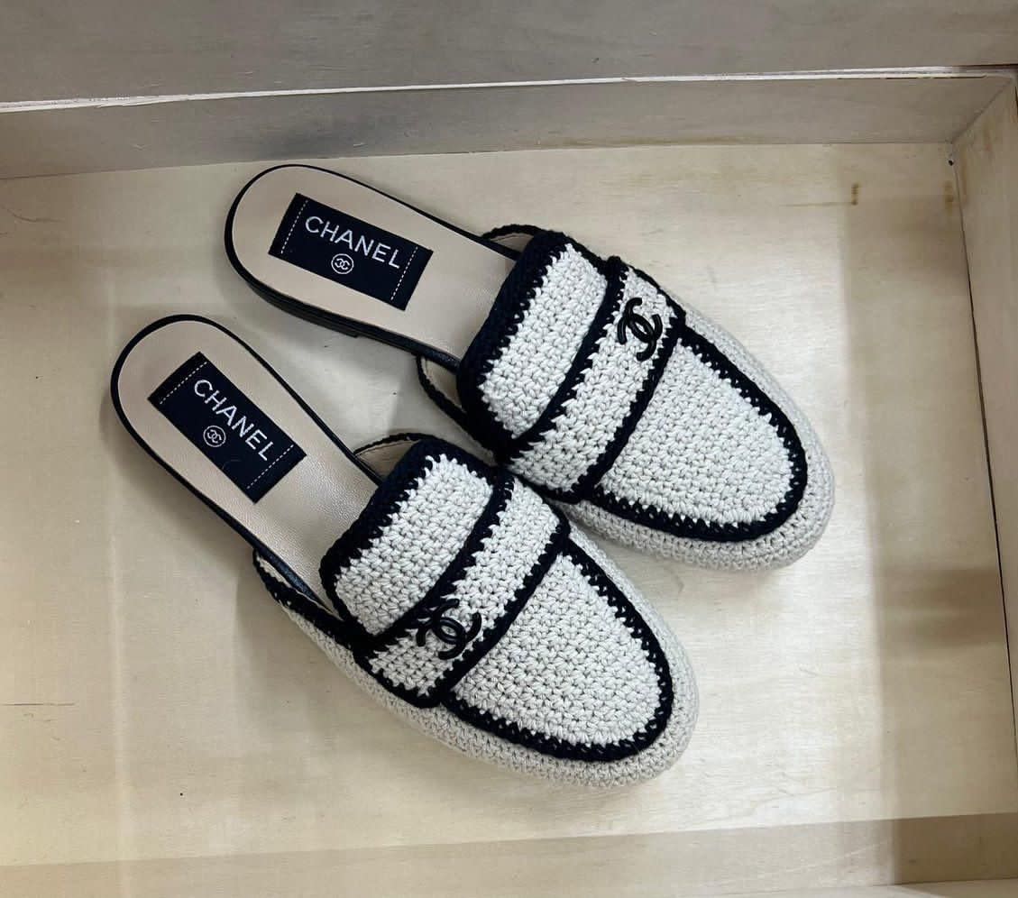 Chanel Shoes 09