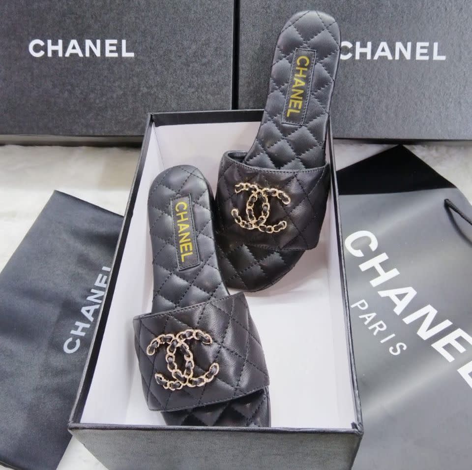 Chanel Shoes 06
