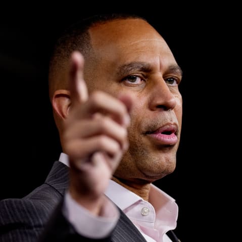 Hakeem Jeffries wags his finger.