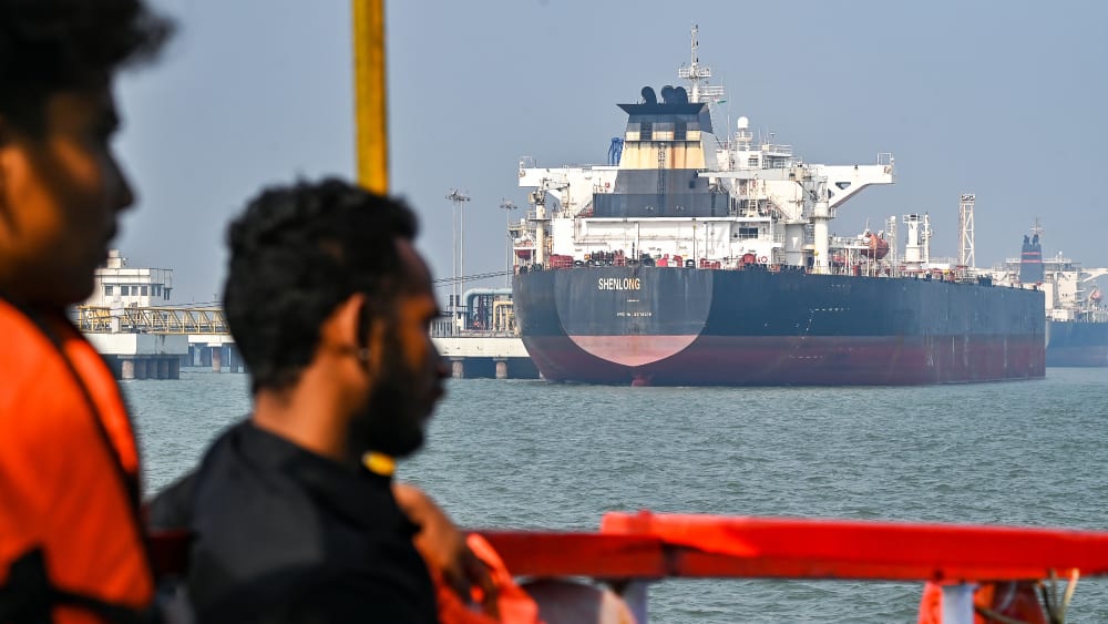 The Liberia-flagged crude oil tanker Shenlong Suezmax successfully docked at Mumbai Port after navigating the high-risk Strait of Hormuz.