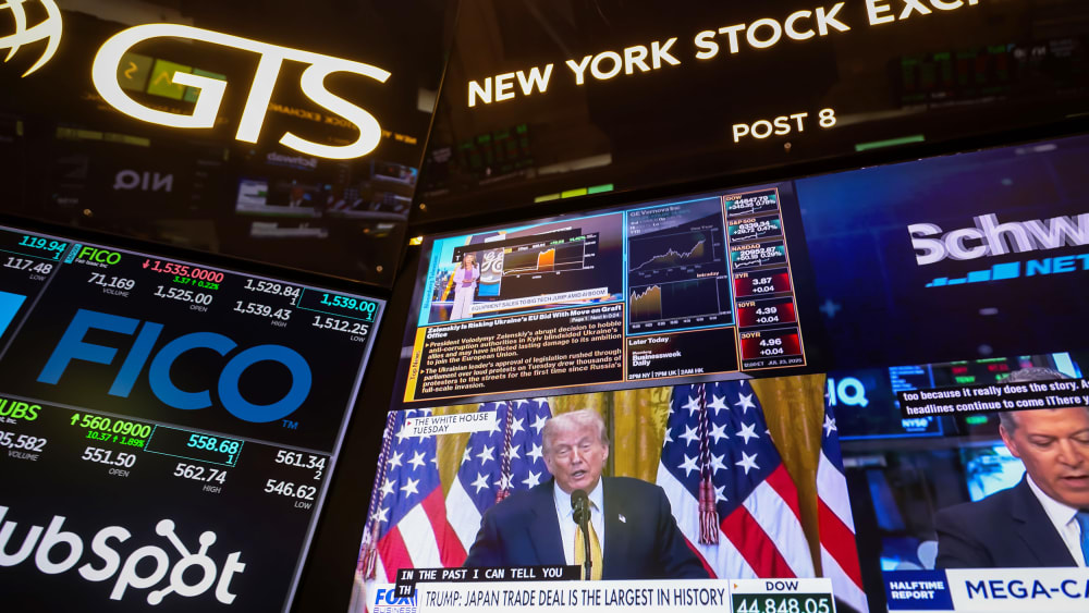 A television broadcasts President Donald Trump’s tariff news on the floor of the New York Stock Exchange.