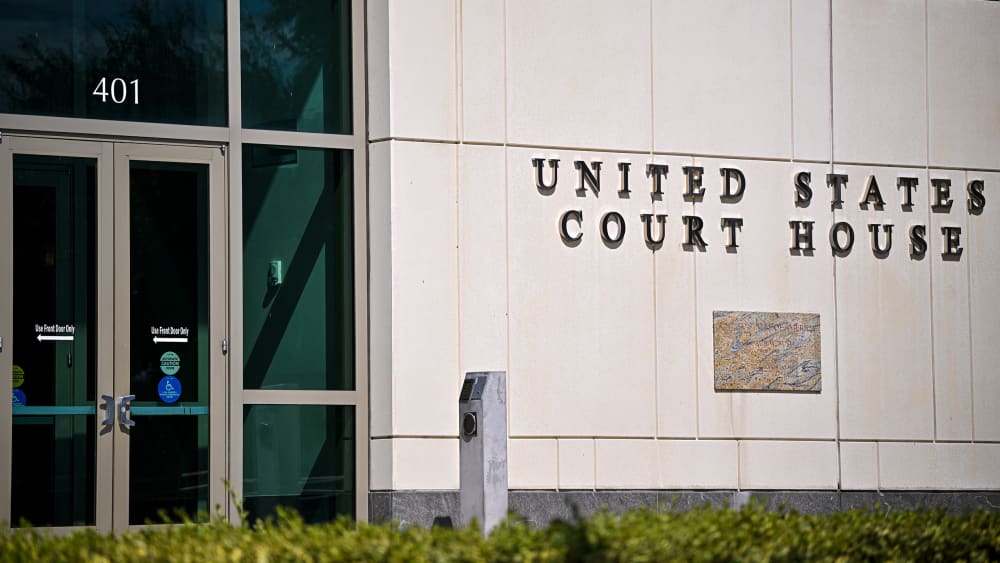 A courthouse entrance with the words "United States Court House" on the side of the building.