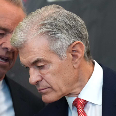 RFK Jr., left, talks to Dr. Oz in the Oval Office.