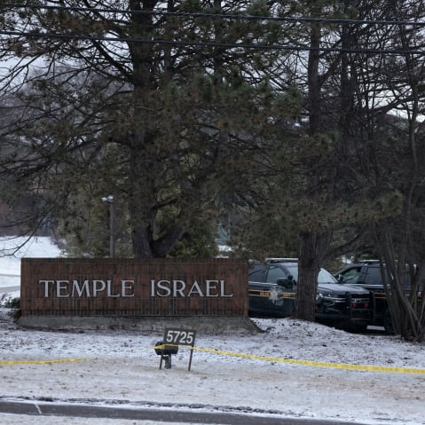 Police guard Temple Israel in West Bloomfield, Michigan