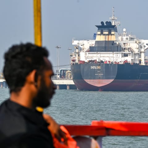 The Liberia-flagged crude oil tanker Shenlong Suezmax successfully docked at Mumbai Port after navigating the high-risk Strait of Hormuz.
