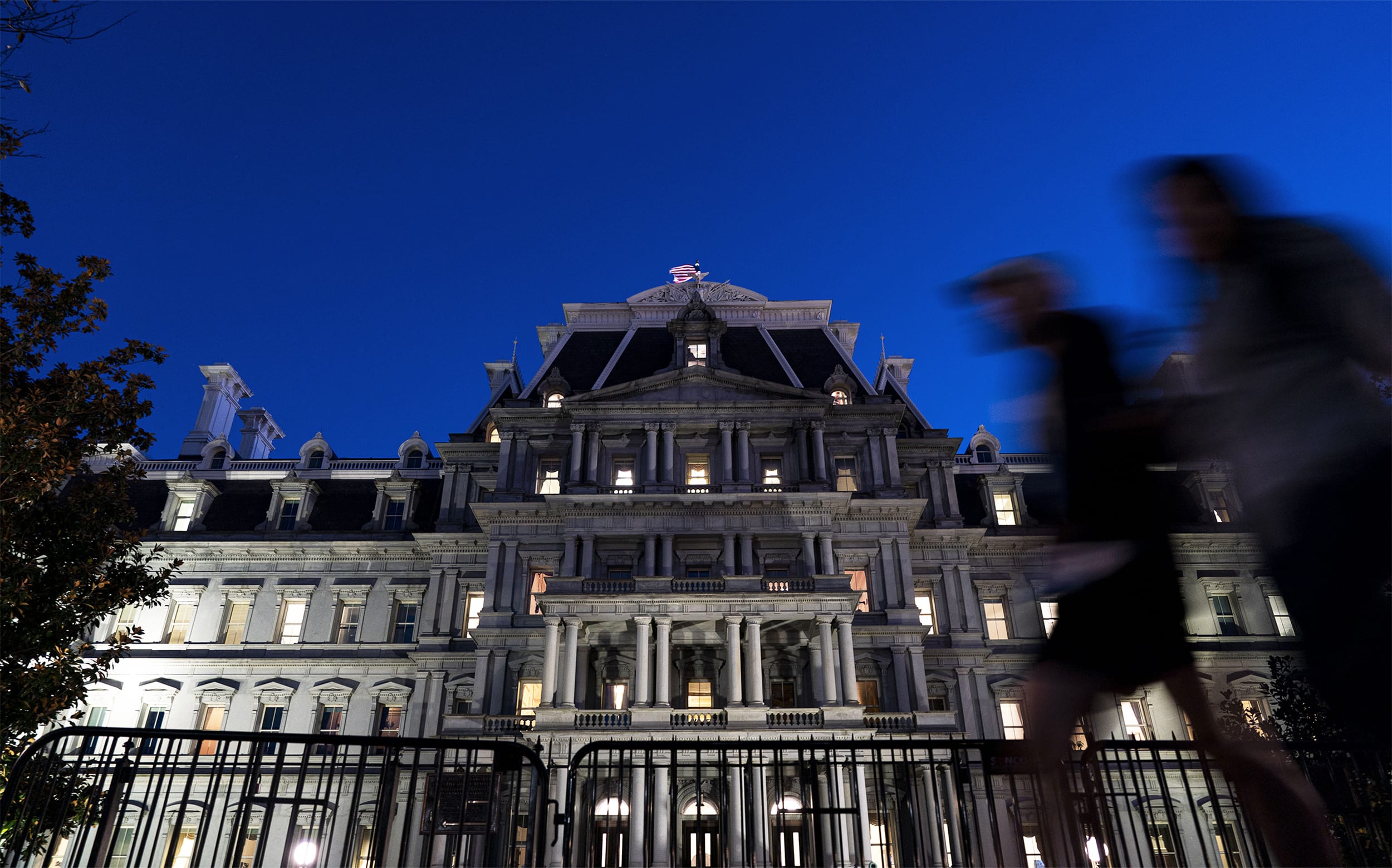 Trump’s White House renovation ambitions take a weird turn