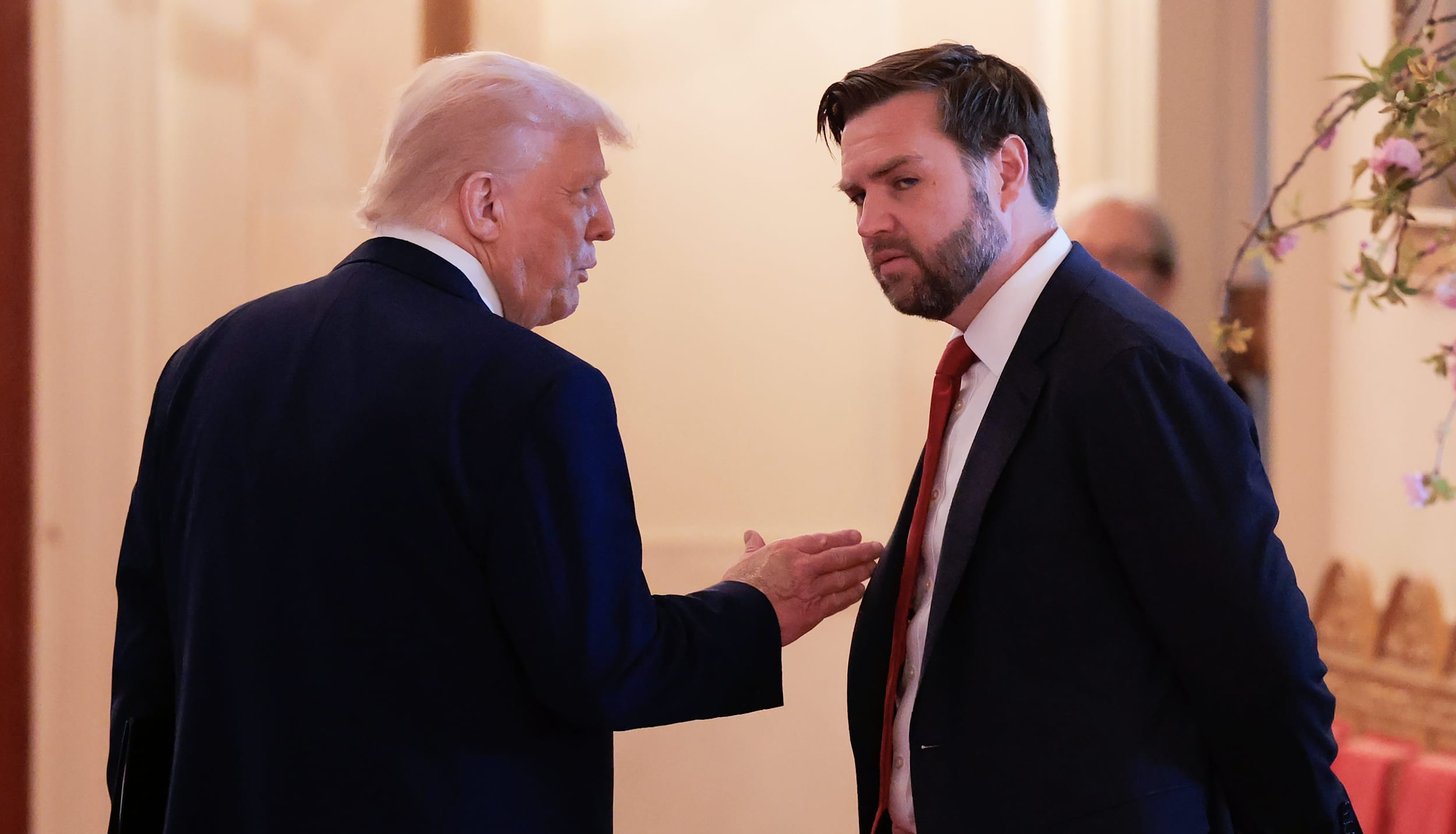 Trump finds new ways to contradict JD Vance, this time on ...