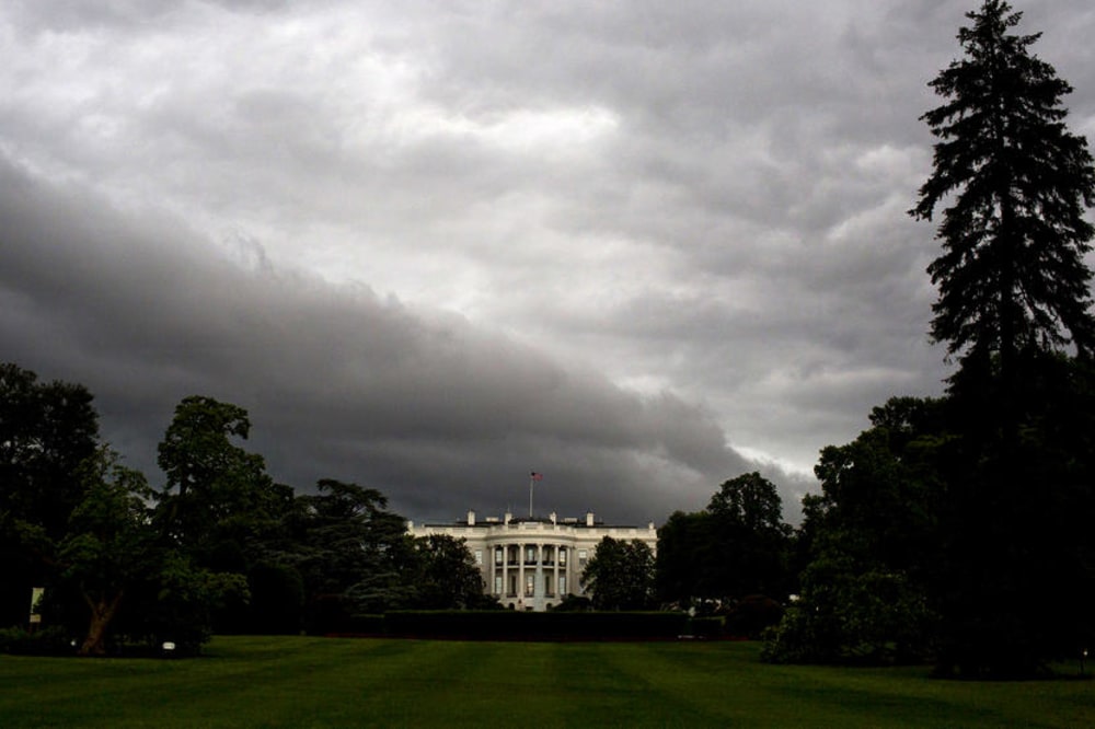 US-WEATHER-RAIN-WHITE-HOUSE