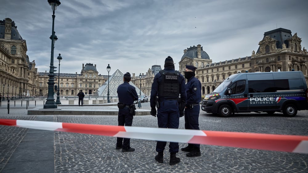 French Police officers seal off the entrance to the Louvre Museum after a Jewllery Heist.
