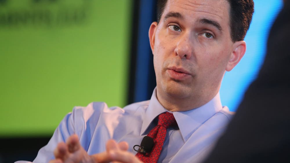 Wisconsin Governor Scott Walker fields questions from Bruce Rastetter at the Iowa Ag Summit on March 7, 2015 in Des Moines, Iowa. (Photo by Scott Olson/Getty)