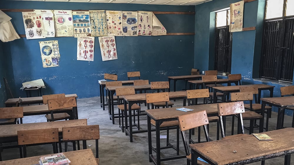 Gunman kidnapped 300 hundred students at St. Mary's Catholic School in in Papiri, Agwarra local government, Niger state, Nigeria.