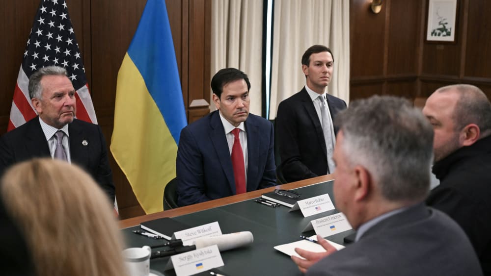 The U.S. and Ukrainian delegations meet in Florida on Nov. 30.