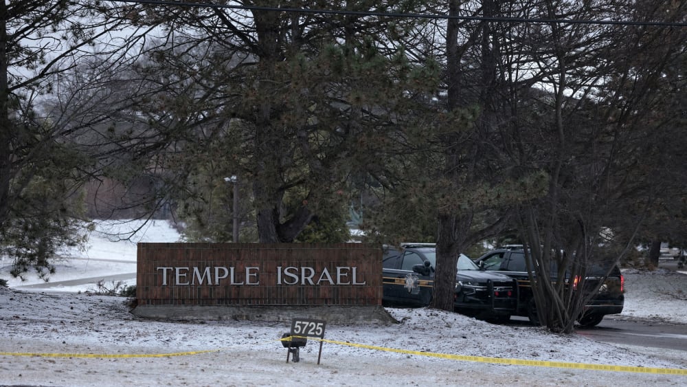 Police guard Temple Israel in West Bloomfield, Michigan