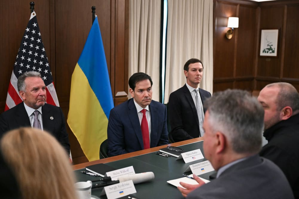 The U.S. and Ukrainian delegations meet in Florida on Nov. 30.
