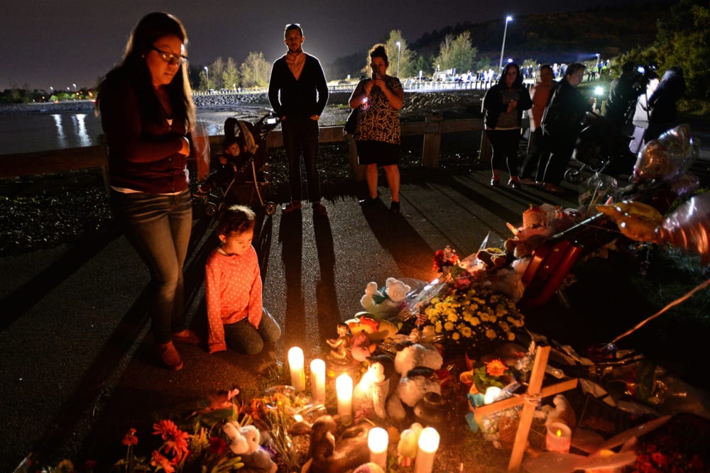 People attend a candlelight vigil for Bella Bond on Deer Island in Boston on Sept. 21, 2015. (Photo by Christopher Evans/The Boston Herald/AP)