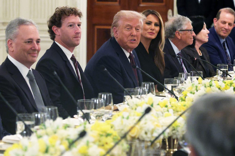 From left: White House “AI and Crypto Czar” David Scahs, Meta CEO Mark Zuckerberg, President Donald Trump, First Lady Melania Trump, and Microsoft founder Bill Gates sit together at a dining table.