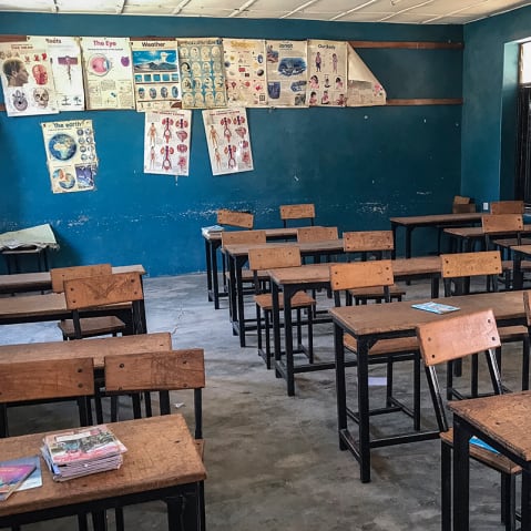 Gunman kidnapped 300 hundred students at St. Mary's Catholic School in in Papiri, Agwarra local government, Niger state, Nigeria.