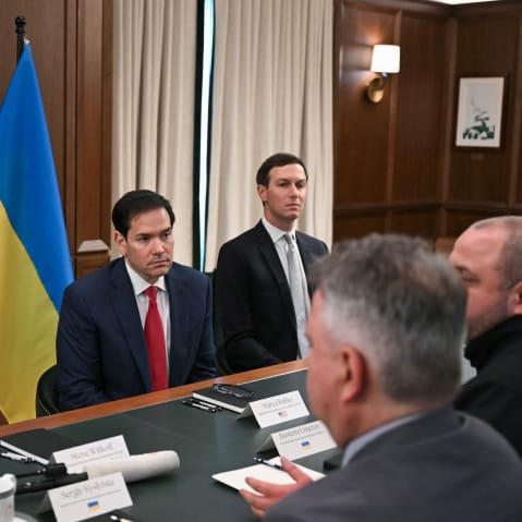 The U.S. and Ukrainian delegations meet in Florida on Nov. 30.