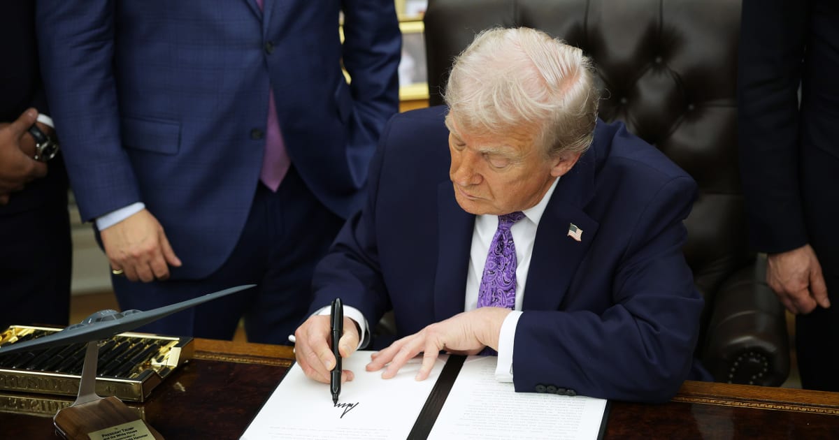 As Trump signs an executive order on states’ AI policies, be sure to read the fine print