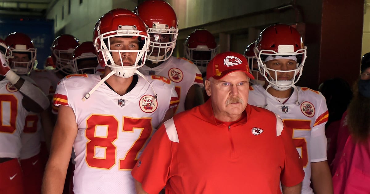 Patrick Mahomes tears his ACL, and one of the NFL’s most dazzling dynasties gets put on ice