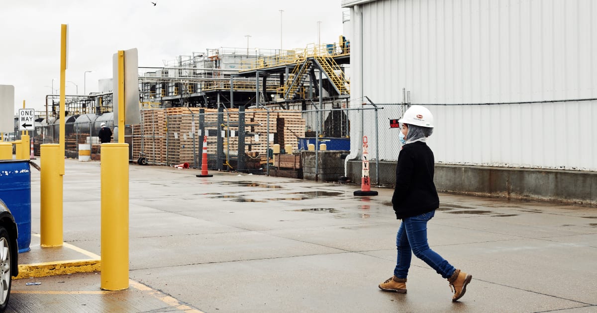 The wobbly economy comes to Trump country