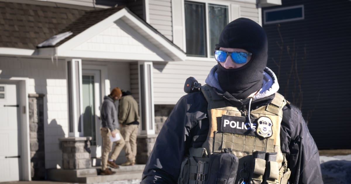Some Minnesota residents unsatisfied with drawback of 700 federal agents