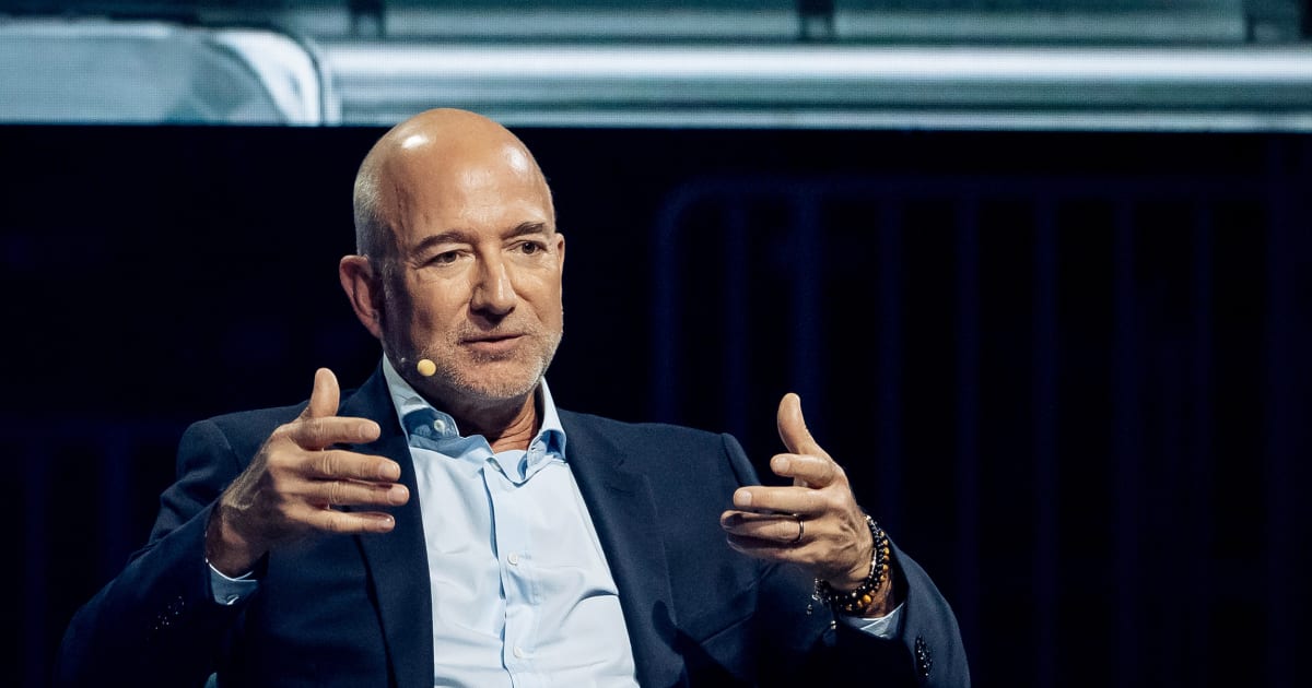 Washington Post ex-chief says Jeff Bezos’ fear of Trump motivated layoffs