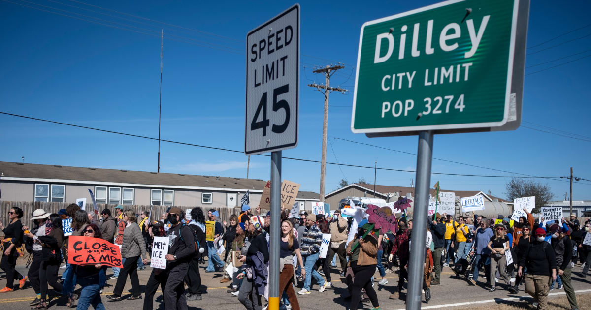 Federal appeals court gives Trump a win on immigration detention policy