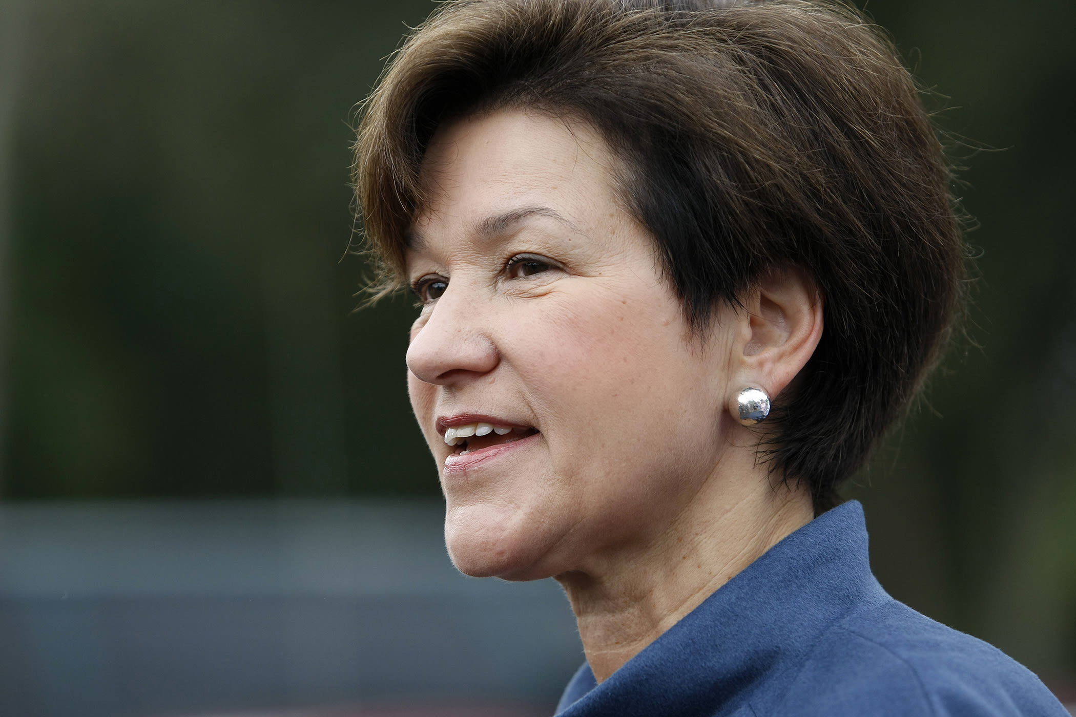 Democratic candidate for Florida Governor Sink addresses the media after leaving her voting precinct after voting in Thonotosassa, Florida
